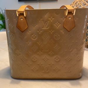 Houston Handbag Monogram Vernis - Noisette